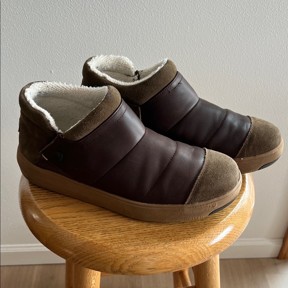 Stio, women’s slip on shoes, size 10